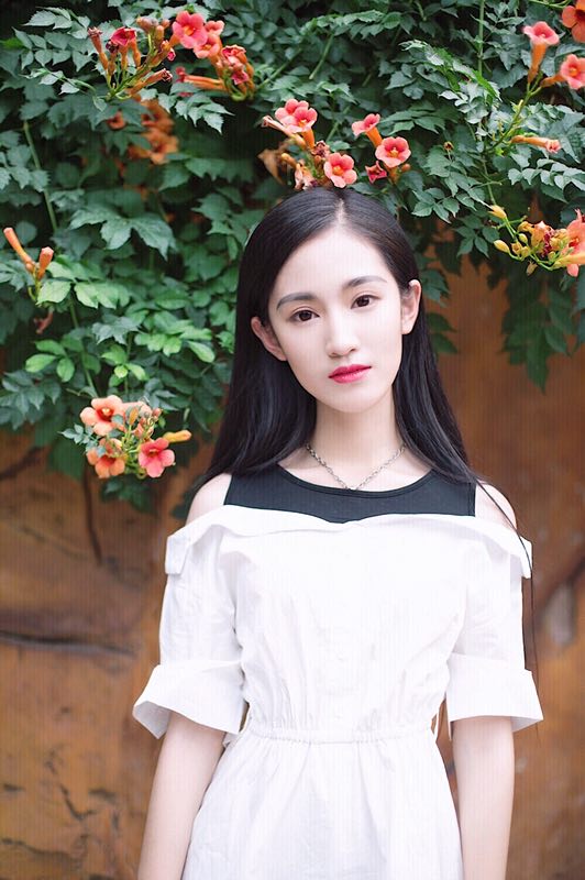 黄诗佳  